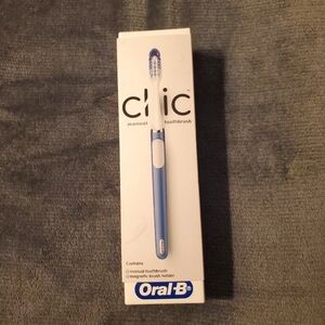 Oral B Clic Toothbrush & Magnetic Brush Holder New